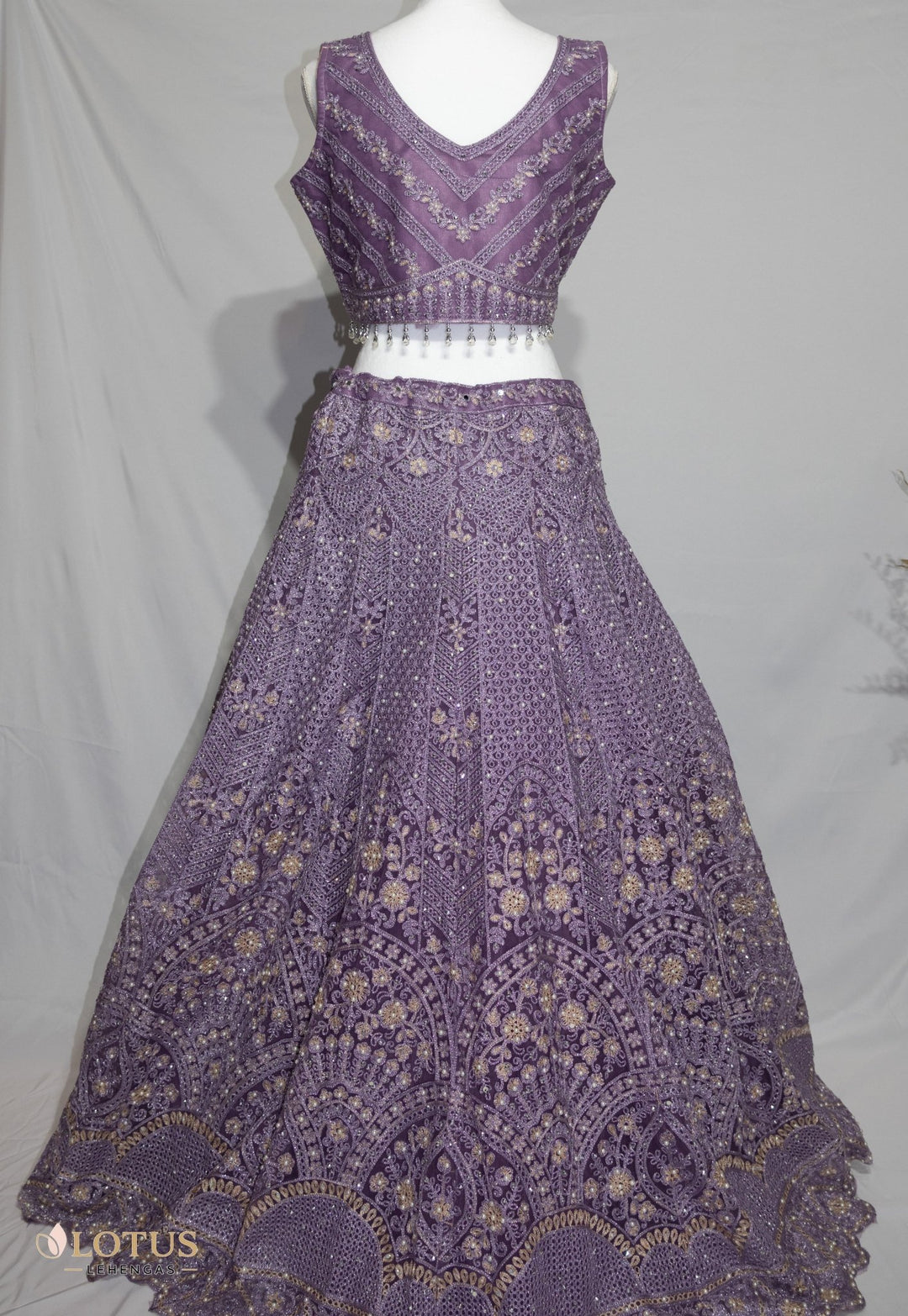 Lilac Embroidered Lehenga met Parels & Kristallen - Lotus Lehengas