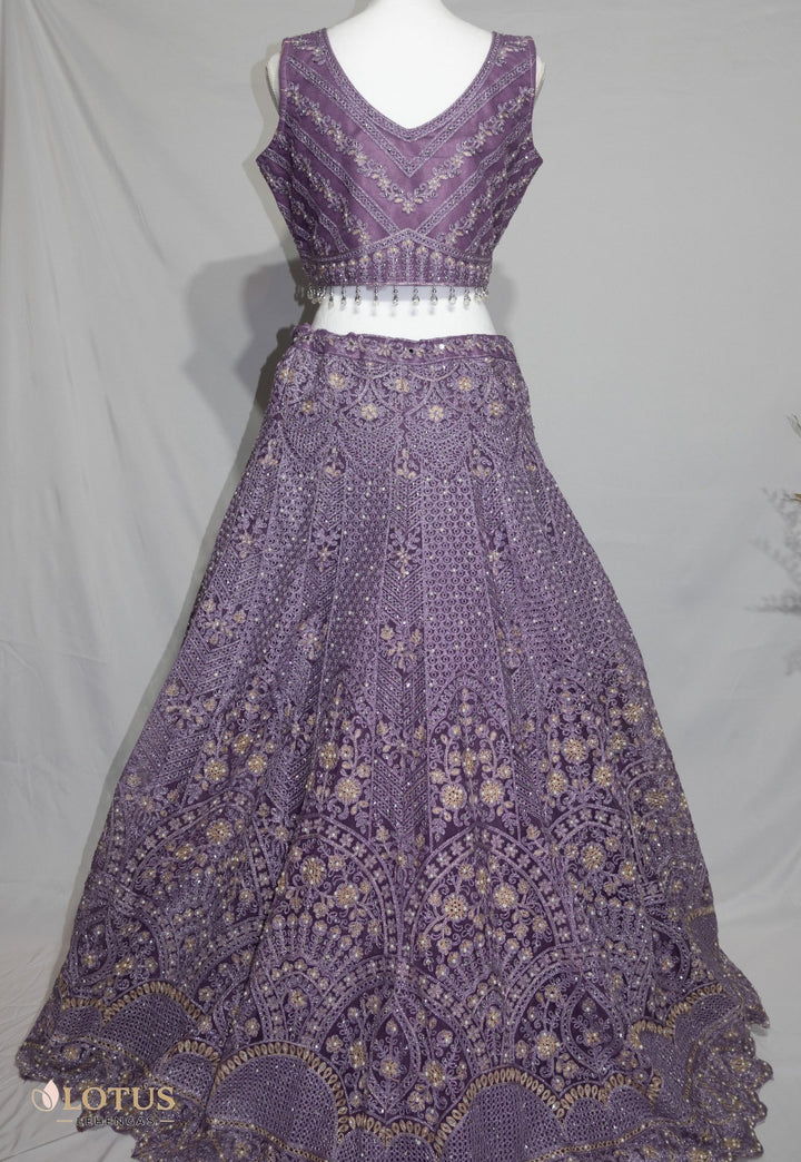 Lilac Embroidered Lehenga met Parels & Kristallen - Lotus Lehengas