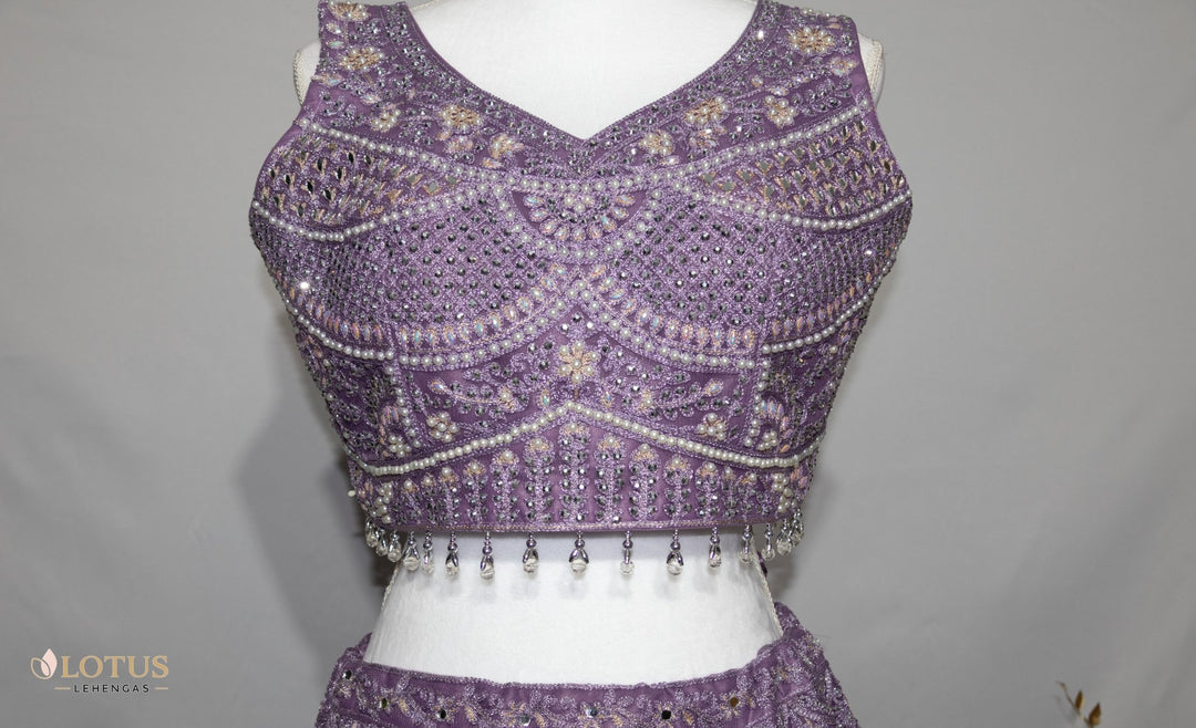 Lilac Embroidered Lehenga met Parels & Kristallen - Lotus Lehengas