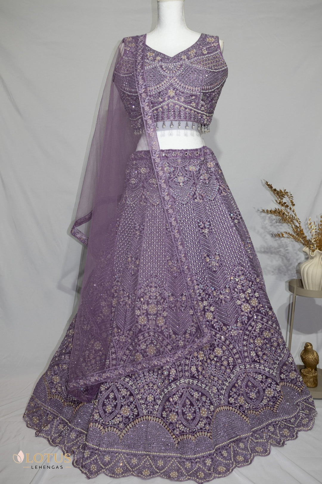 Lilac Embroidered Lehenga met Parels & Kristallen - Lotus Lehengas